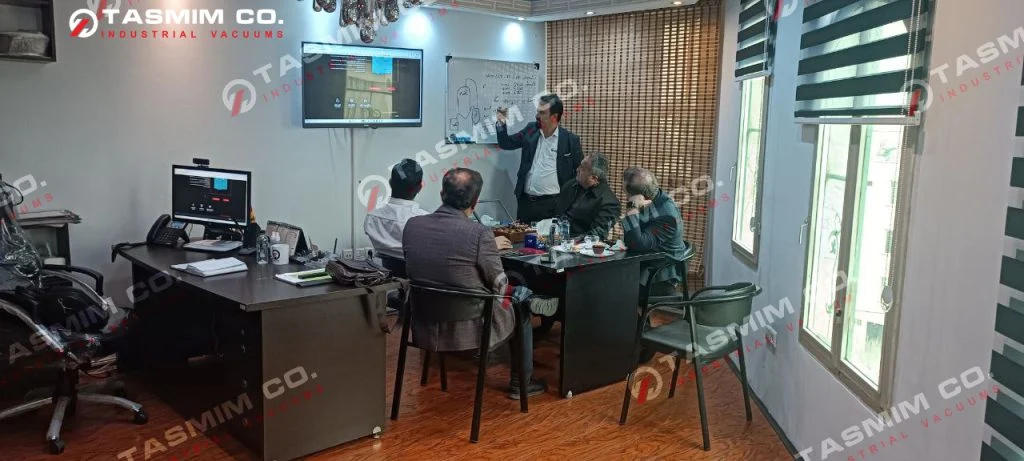 اخبار تصمیم وکیوم - بازدید مدیران شرکت پتروشیمی