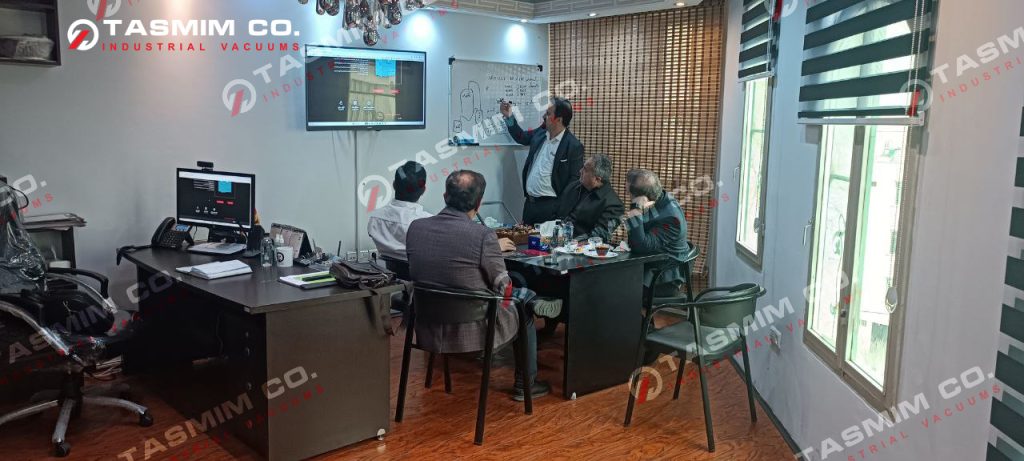 اخبار تصمیم وکیوم - بازدید مدیران شرکت پتروشیمی