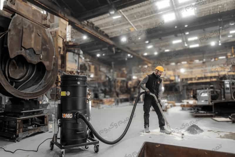 Industrial warehouse cleaning with an industrial vacuum cleane1